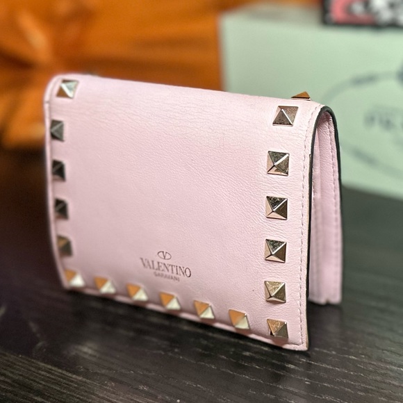 Valentino Garavani Rockstud Bifold Snap Wallet - Picture 3 of 10